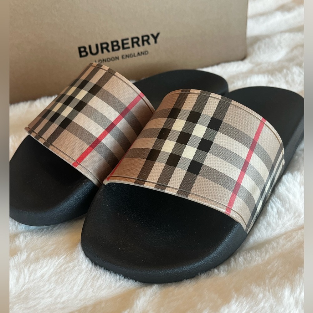 Sz38 Burberry Check Slides